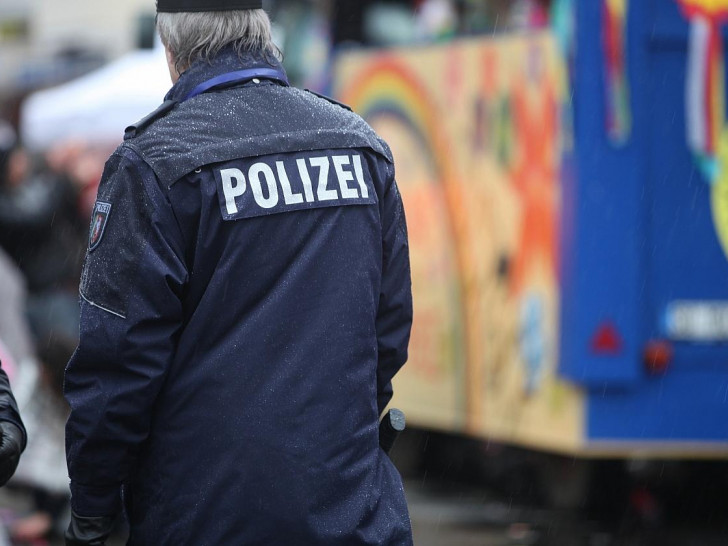 Polizei im Karneval (Archiv)