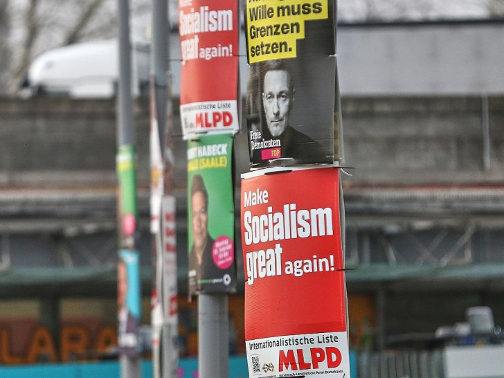 Wahlplakate zur Bundestagswahl am 11.02.2025