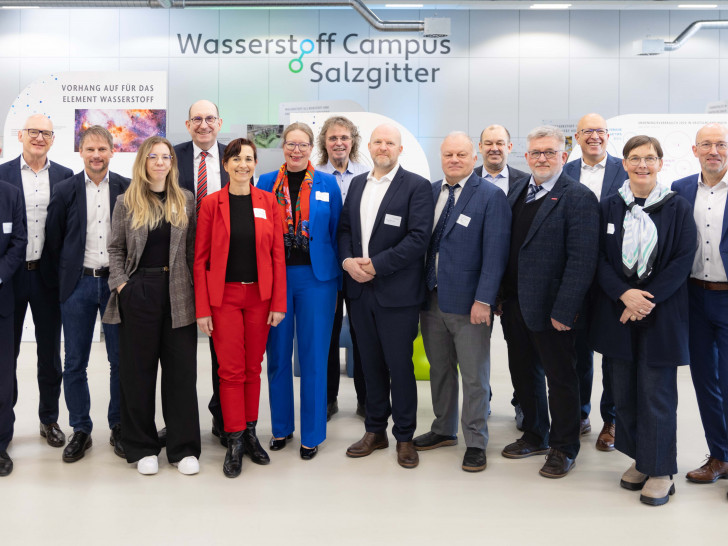 Bei der Übergabe des Fördermittelbescheids für den Wasserstoff Campus Salzgitter.