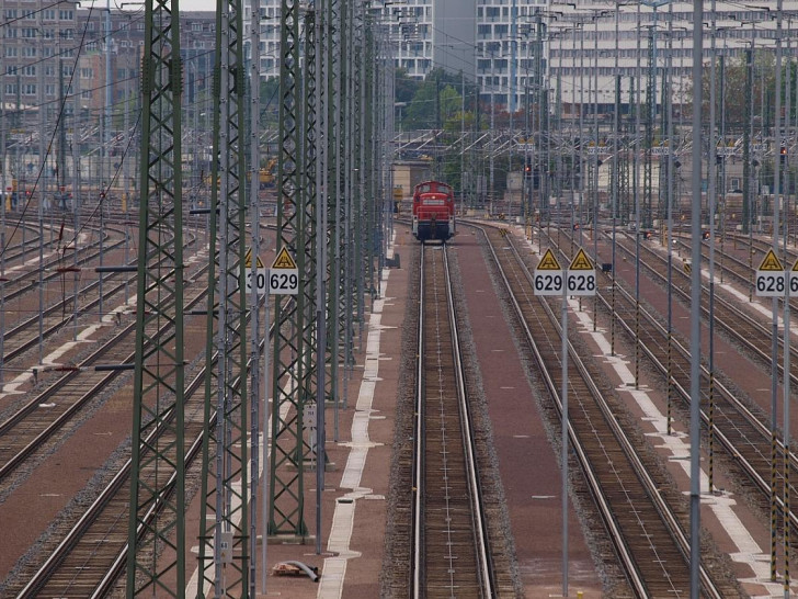 Lok auf Gleisanlage (Archiv)