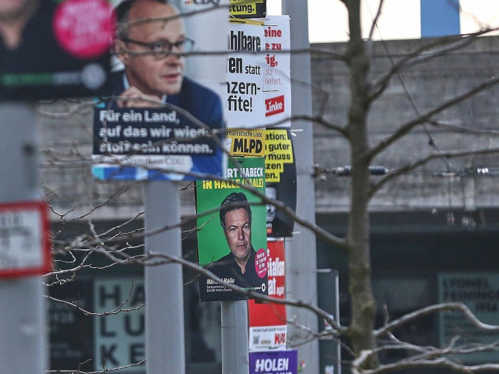 Wahlplakate zur Bundestagswahl am 11.02.2025