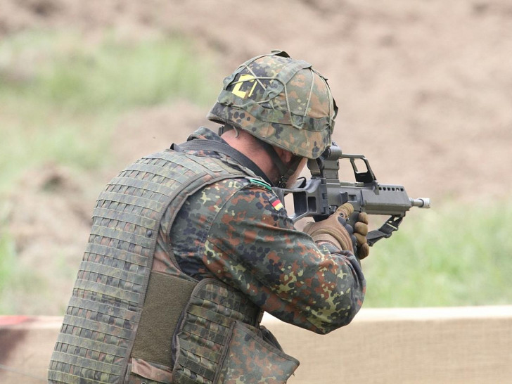 Bundeswehr-Soldat mit G36 (Archiv)