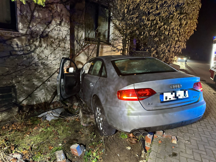 Der Fahrer kam verletzt ins Krankenhaus.