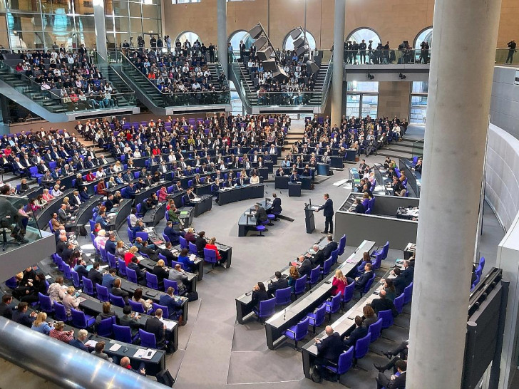 Bundestag entscheidet über Grundgesetzänderung am 18.03.2025