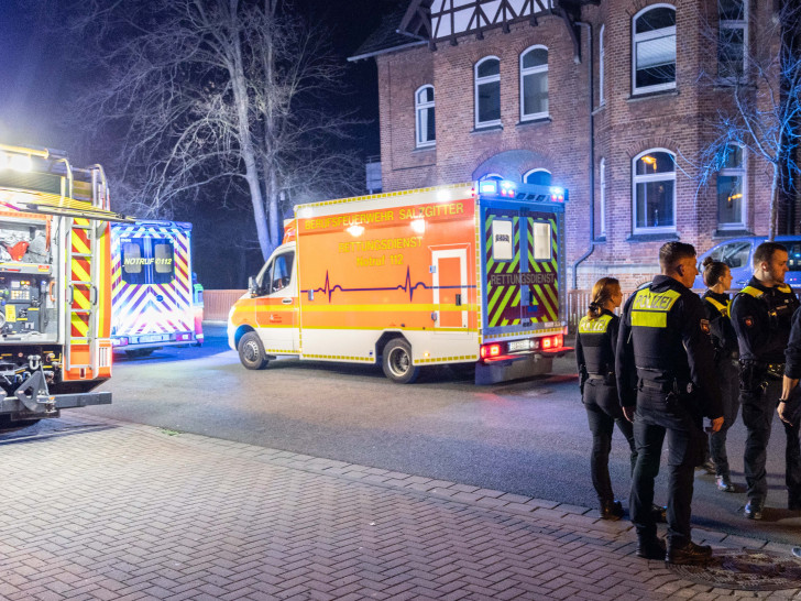 Zahlreiche Polizei- und Rettungskräfte waren vor Ort.