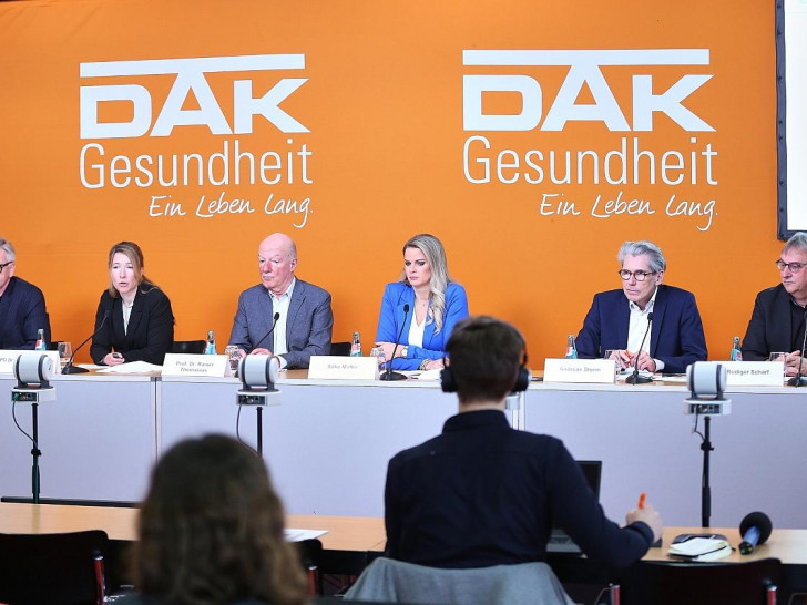 DAK-Gesundheit Mediensucht durch Social Media, Gaming und Streaming am 12.03.2025