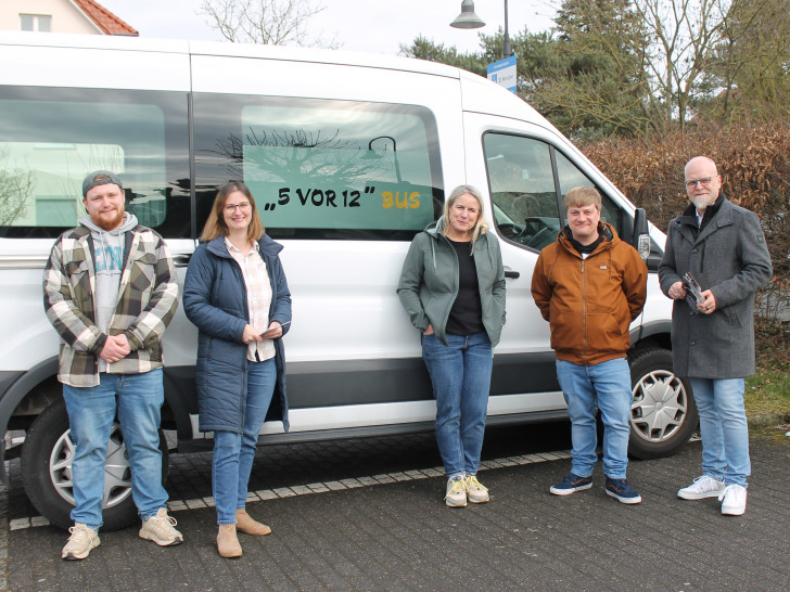 Sozialarbeiter Ole Janßen, Sozialkoordinatorin Jennifer Adel, Agnes Deutsch vom Jobcenter Helmstedt, Sozialarbeiter Boris Stephan und Tobias Breske, Verwaltungsleitung der Gemeinde Lehre.