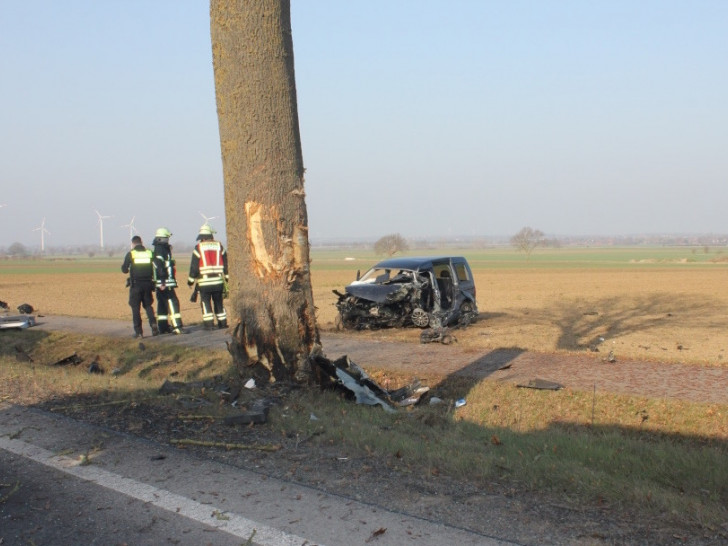 Am Sonntagmorgen ereignete sich ein Verkehrsunfall auf der B494 zwischen Hohenhameln und Clauen mit Todesfolge.