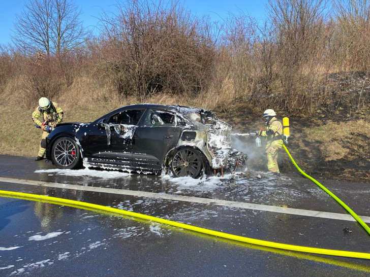 Der Brand wurde aufwendig gelöscht.