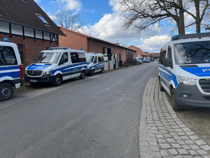 Am Donnerstag letzter Woche prägten Polizeiautos das Ortsbild von Rietze.