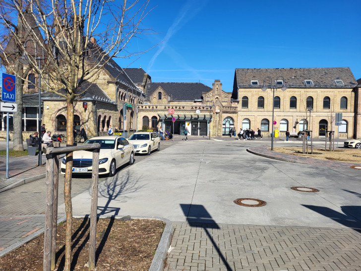 Eine Waffenverbotszone soll die Sicherheit rund um den Goslarer Bahnhof erhöhen.