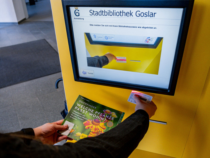 Mit dem Ausweis der Stadtbibliothek kann diese ab April in einer Testphase auch außerhalb der Öffnungszeiten besucht werden.