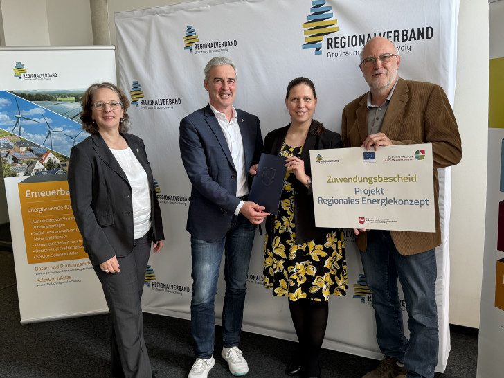 Auf dem Foto von l.n.r.: Anna Weyde, Erste Verbandsrätin  Ralf Sygusch, Verbandsdirektor  Frau Ministerin Osigus  Detlef Tanke, Verbandsvorsitzender.