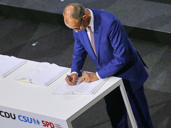 Friedrich Merz bei Unterzeichnung des Koalitionsvertrag am 05.05.2025
