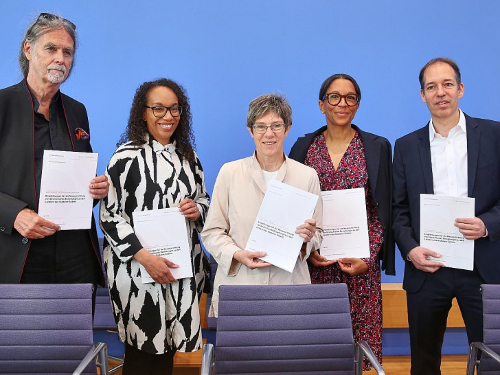 Vorstellung des Abschlussberichtes der Kommission "Welt im Umbruch am 21.05.2025