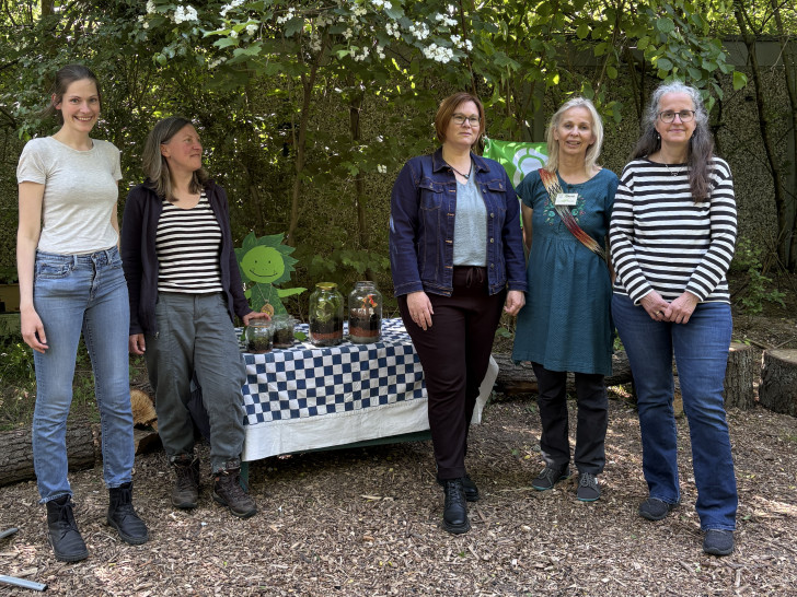 v. l.: Anita Siemon und Anne Bodemer vom Team Wildnis (BUND), Anke Lorenz (Curt Mast Jägermeister Stiftung), Susanne Kracht (Kreisvorsitzende  BUND), Dr. Maike Hinze (Loki Schmidt Stiftung).