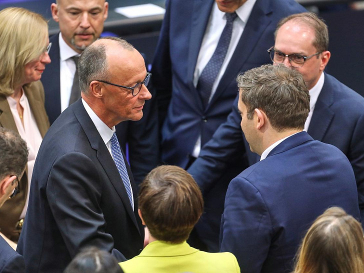 Friedrich Merz bekommt Glückwünsche nach der Kanzlerwahl am 06.05.2025