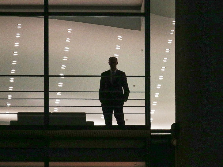 Friedrich Merz zum ersten Mal im Kanzlerbüro am 06.05.2025
