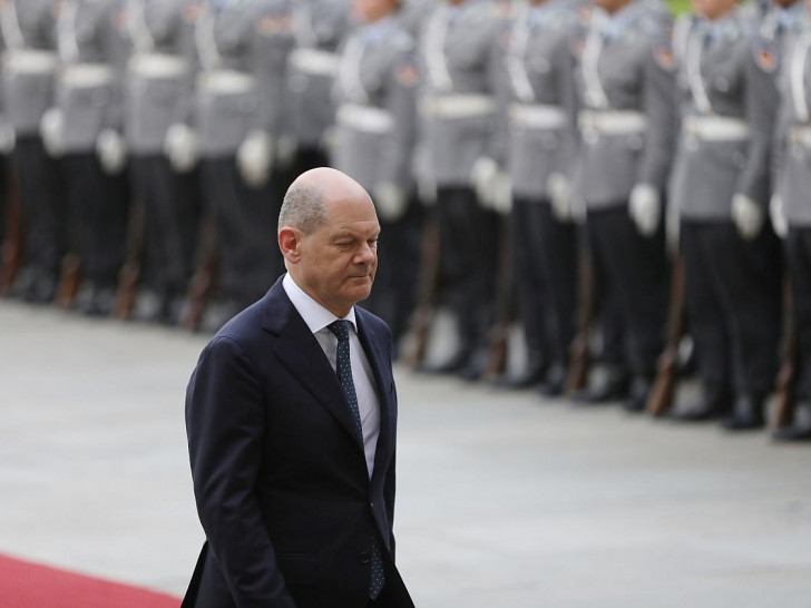 Olaf Scholz vor Bundeswehr-Soldaten des Wachbataillons (Archiv)