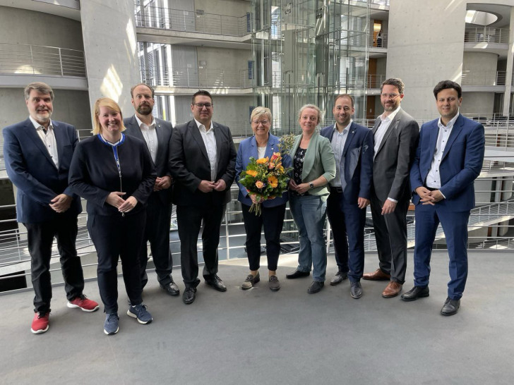 Michael Thews, Wiebke Esdar, Jens Behrens, Ingo Vogel, Frauke Heiligenstadt, Nadine Heselhaus, Johannes Schraps, Dr. Philipp Rottwilm und Parsa Marvi (v. li.).