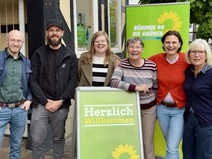 Der neue Vorstand von rechts nach links: Petra Sarstedt-Hülsmann, Romy Marschall, Ulrike Kästle, Lena Krause, Toni Jungheim und Aleksej Brose.