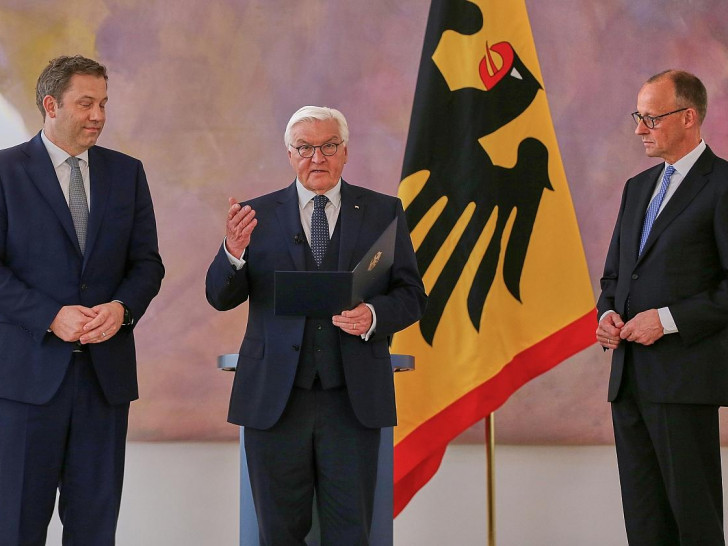 Lars Klingbeil, Frank-Walter Steinmeier und Friedrich Merz (Archiv)