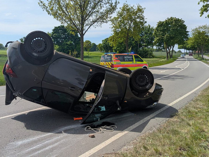 Auto auf dem Dach (Archiv)