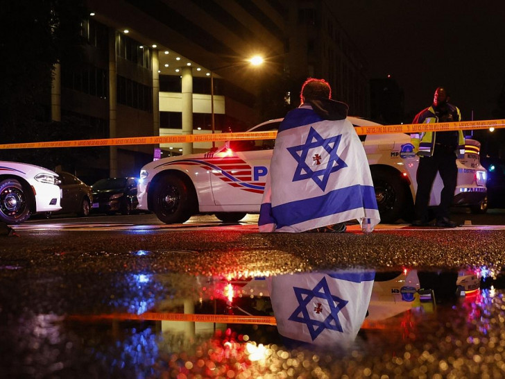 Tatort nach den tödlichen Schüssen auf zwei Mitarbeiter der israelischen Botschaft in Washington am 22.05.2025