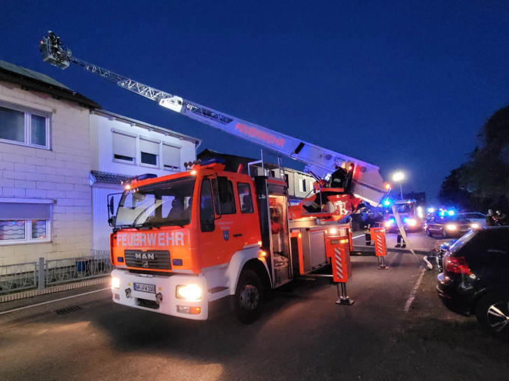 Das Feuer wurde von innen und außen bekämpft.