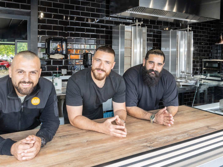 Freuen sich auf die Eröffnung: Hakan Yenikaya, Jeff Altunkaya und Dogukan Cagin.