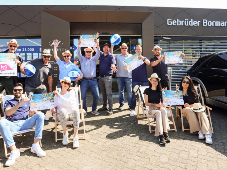 (von links): Theodor Meisters (KS Autoglas), Mazen Albozle, Marcus Kallmeyer und Tobias Paternoga (Thein GmbH), Angelika Steinbach, Holger und Björn Bormann, Marco Bosse (Getränke Bosse), Christoph Effe, Annabella Halász, Volkan Uysal (Hofbrauhaus Wolters) und Asma Barikzai freuen sich auf viele Besucher.