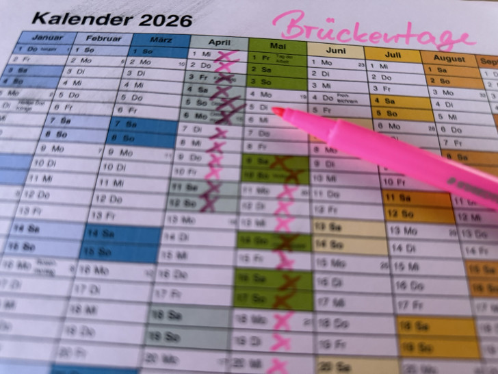 Das Jahr 2026 wird zwar kein Brückentag-Hit, doch wer frühzeitig plant, kann trotzdem viel freie Zeit genießen.