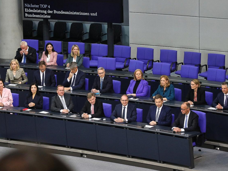 Das neue Kabinett Merz auf der Regierungsbank (Archiv)