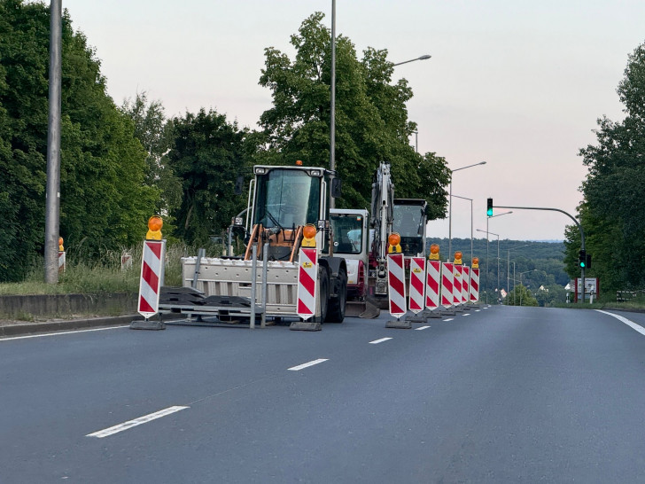 Hier laufen die vorbereitenden Arbeiten für die Aufstellung des stationären Blitzers.