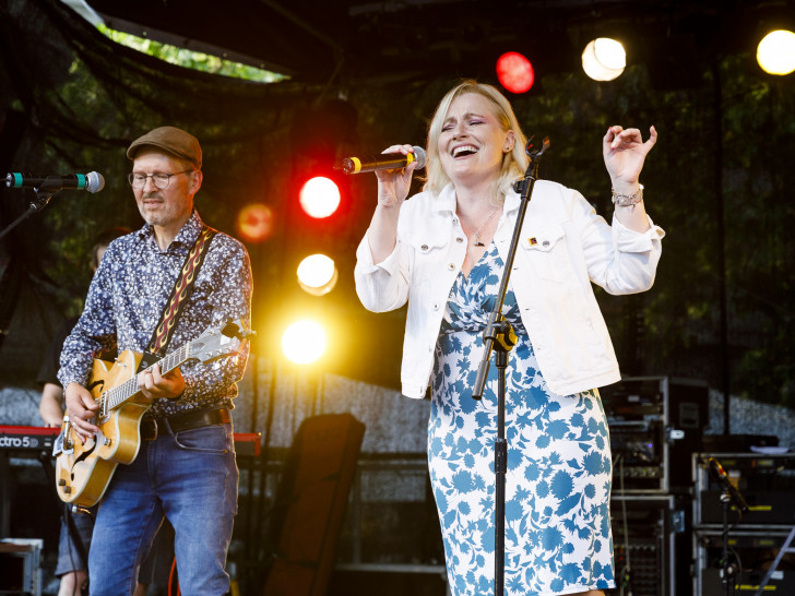 Betty and the Fizz Oblong Quartet auf der Hauptbühne auf dem Schlossplatz während der Kulturnacht 2024. 