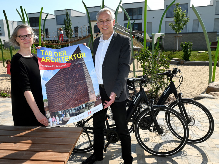  Ein besonderes Angebot zum Tag der Architektur ist eine Radtour mit Stadtbaurat Kai-Uwe Hirschheide und Esther Orant, Leiterin Forum Architektur. 