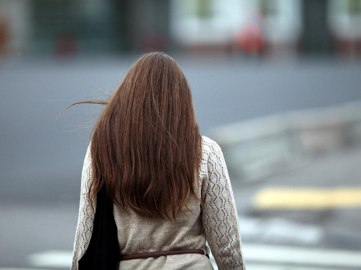 Frau mit braunem Haar (Archiv)