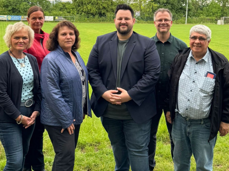 Ute Skalik, Anne Doukas, Gabriele Teusch, Tobias Bey, Thorsten Reinke und SPD-Ortsvereinsvorsitzener Lebenstedt Muzaffer Perik (v. li.). Es fehlt: Janine Wojtysiak-Hinzer.