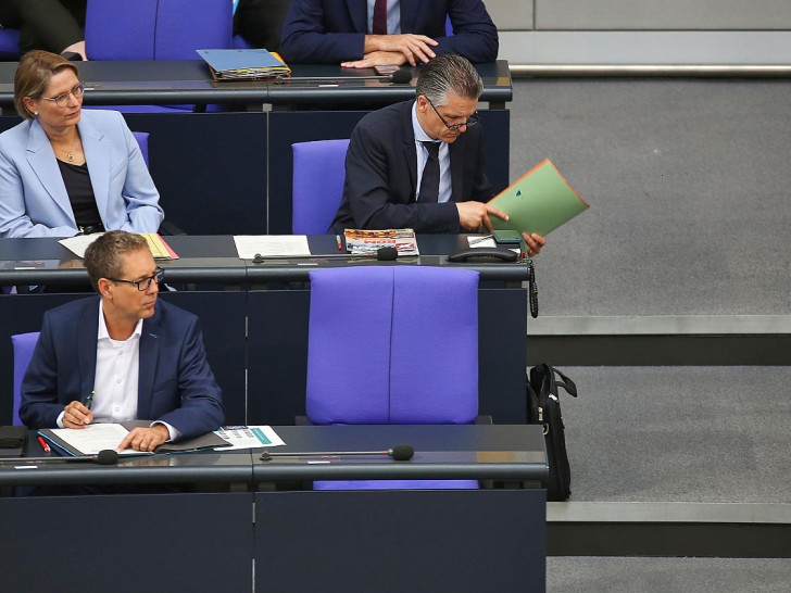 Regierungsbank am 05.06.2025