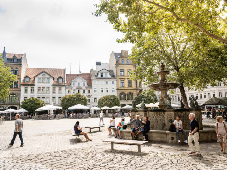 Kinderbetreuung an wechselnden Orten in der Innenstadt: Am 5. und 26. Juli laden bunte Zirkuszelte auf dem Kohlmarkt zum Spielen und Basteln bei der Löwenbande ein.    