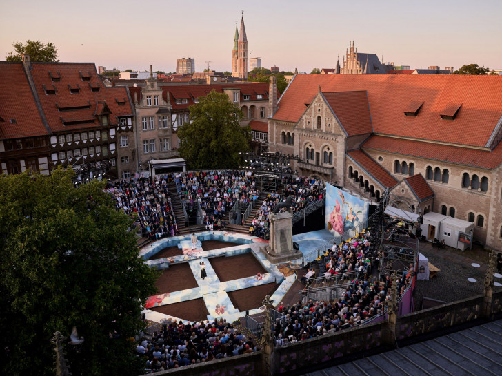 Italienische Klänge erfüllen beim Burgplatz Open Air im August und September die Freiluft-Arena auf dem historischen Burgplatz.