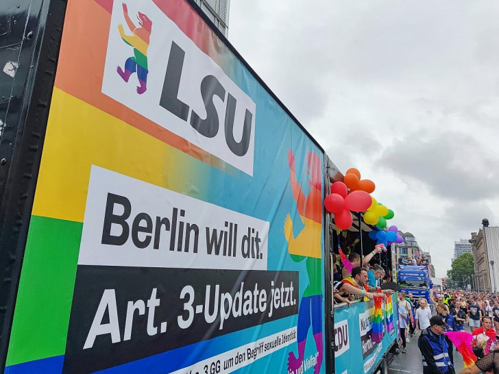 LSU-Wagen bei Parade zum Christopher-Street-Day (Archiv)