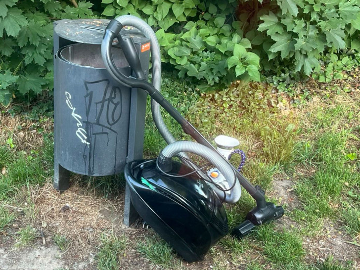Mit Hausmüll überquellende Abfallkörbe, im öffentlichen Raum abgestellter Elektroschrott, Müllberge an den Containersammelplätzen oder entsorgter Bauschutt auf Spielplätzen gehören mittlerweile zum Alltag.