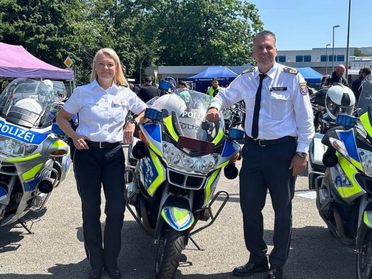 Göttingens Polizeipräsidentin Tanja Wulff-Bruhn mit Dirk Fornoff, Polizeivizepräsident des Polizeipräsidiums Südhessen, beim Motorradsicherheitstag am Samstag (21. Juni) in Osterode am Harz. (Archiv)