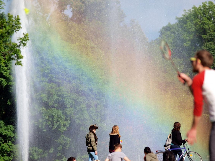 Schönes Wetter in einem Park (Archiv)