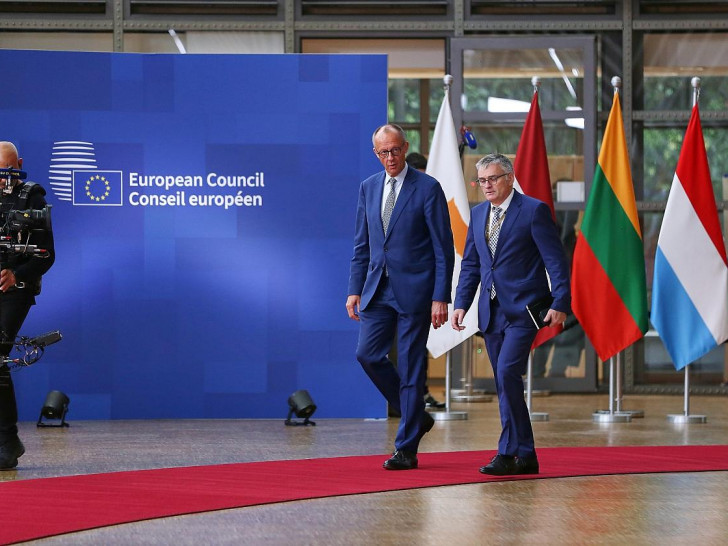 Friedrich Merz und Stefan Kornelius am 26.06.2025