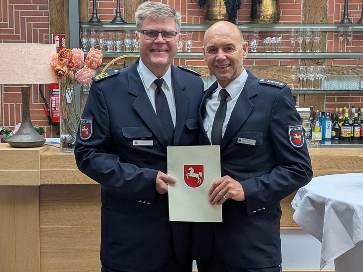 Polizeipräsident Andreas Sagehorn (links) mit Wilfried Grieme (Archiv)