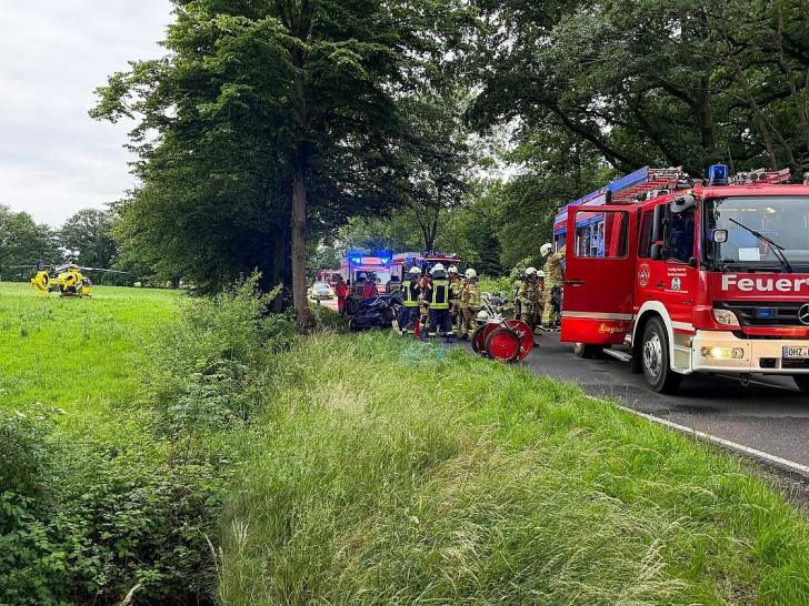 Verkehrsunfall mit eingeklemmter Person in Teufelsmoor (Archiv)
