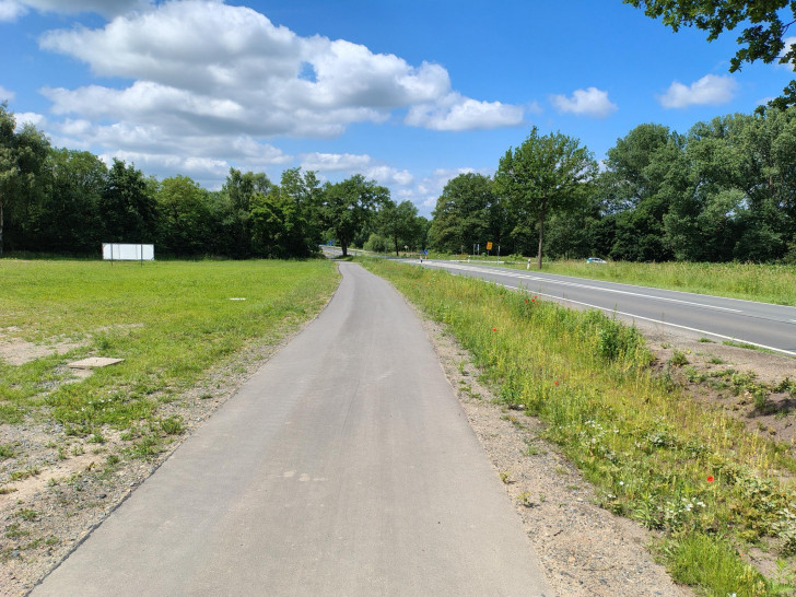Der sanierte Radweg.