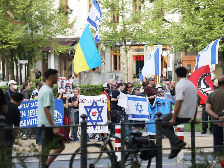 Pro-israelischer Gegenprotest zu Pro-Palästina-Demo (Archiv)